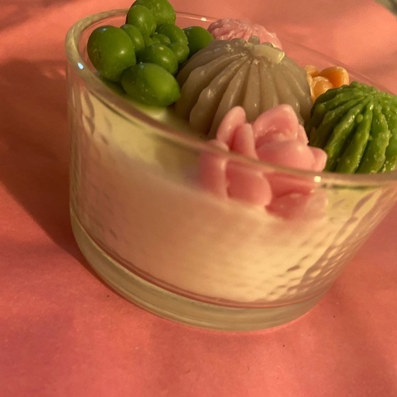Succulent candle so cute $17 - Picture 3 of 5